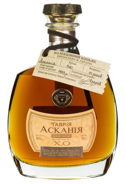 Коньяк Таврия Аскания X.O. коллекционный в мешочке 0.7л фото коньяк таврия аскания x.o. коллекционный в мешочке 0.7л