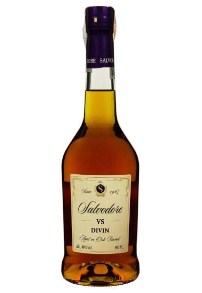 Бренди Divin Salvodore VS 0.5 л  фото бренди divin salvodore vs 0.5 л