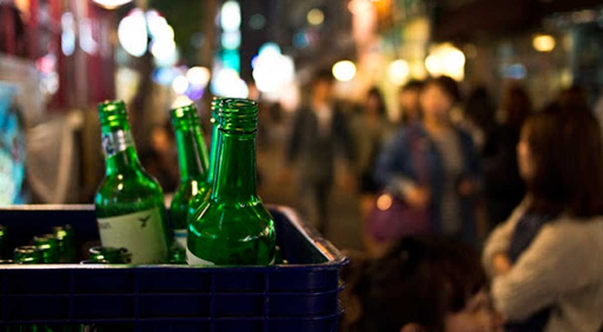 Чому корейці відвертаються коли п'ють алкоголь?