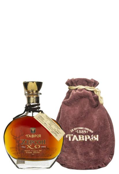 Коньяк Таврия Херсон X.O. в мешочке NEW 0.7л фото коньяк таврия херсон x.o. в мешочке new 0.7л