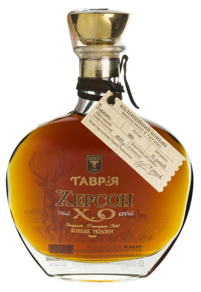 Коньяк Таврия Херсон X.O. коллекционный в мешочке 0.7л фото коньяк таврия херсон x.o. коллекционный в мешочке 0.7л