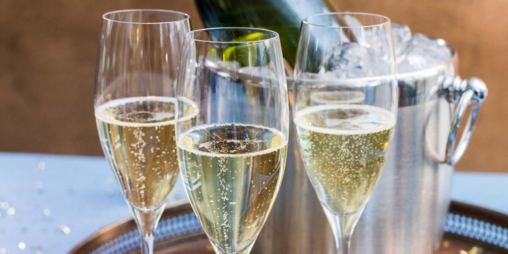 champagneglasses-2x1-8439.jpg