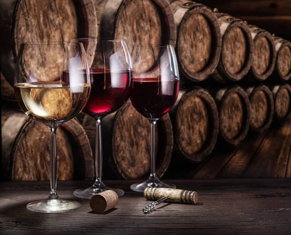 depositphotos_191666314-stock-photo-wine-glasses-on-the-old.jpg depositphotos_191666314-stock-photo-wine-glasses-on-the-old.jpg