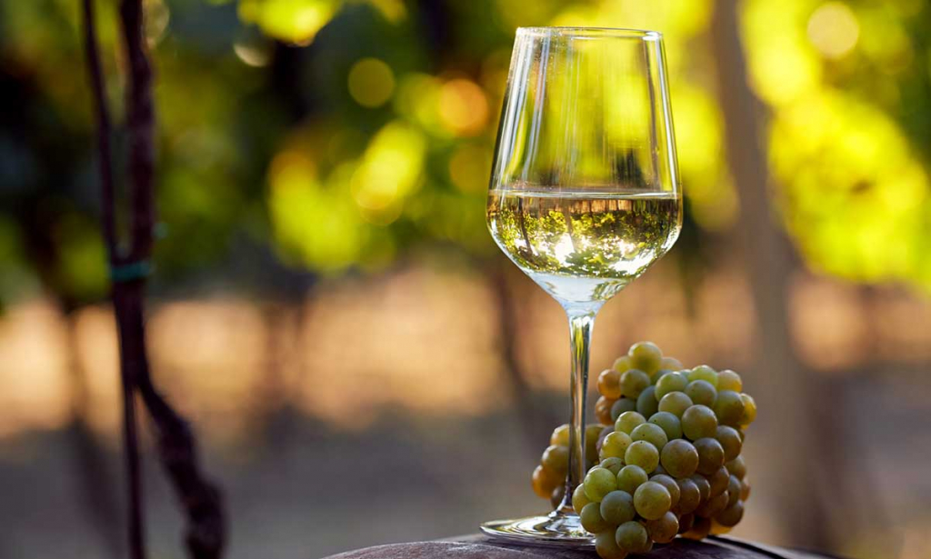 White_Wine_Getty_HERO_1920x1280.jpg