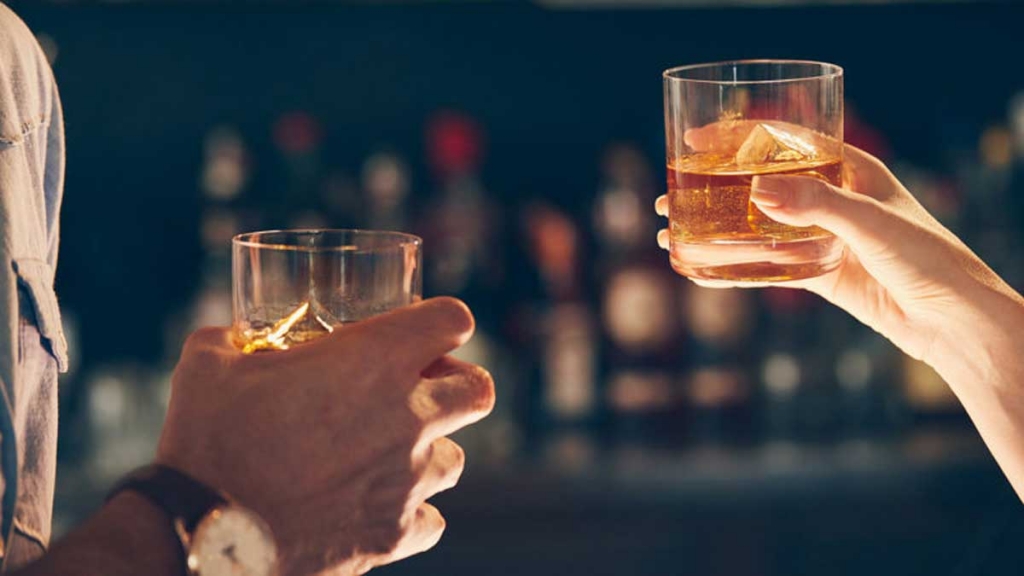 whisky-vs-whiskey_shutterstock_1280331271-800x450.jpg