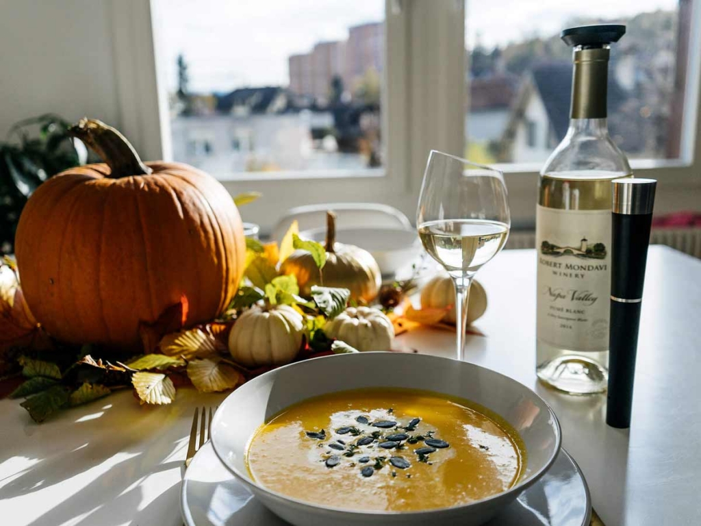 pumpkin-soup-view-pumpkin-decoration-table.jpg