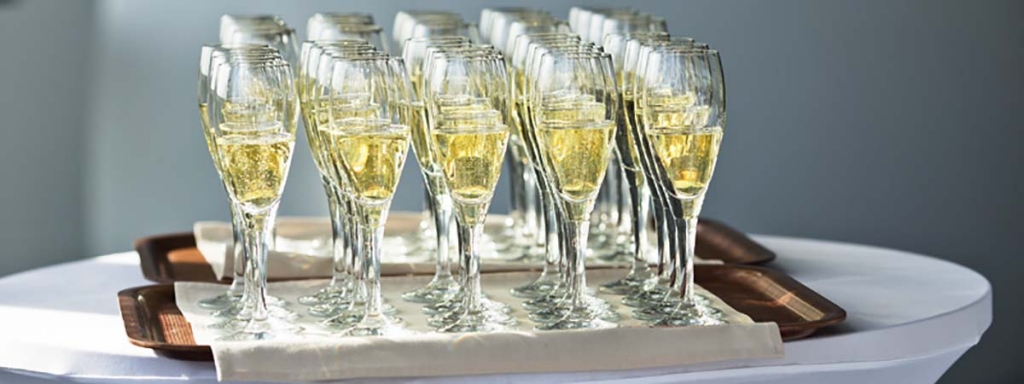 sparkling-wine-champagne-cava-guide.jpg
