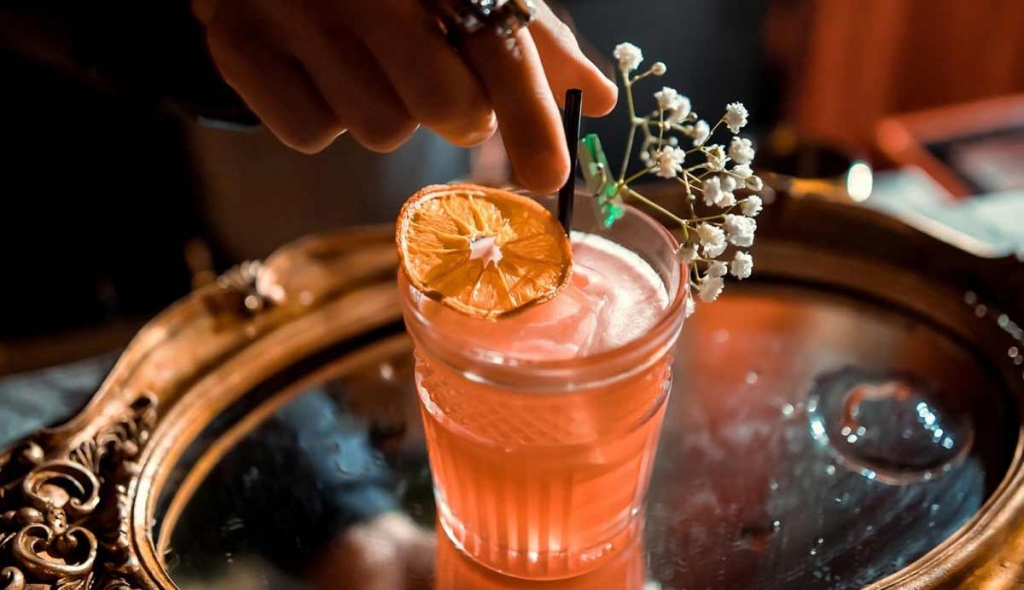 Garnishing-cocktail-Semen-Salivanchuk-1170x675.jpg