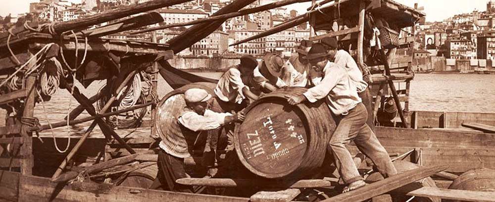 unloading-casks-at-the-quay_16512713924eba58bd07f8d.jpg