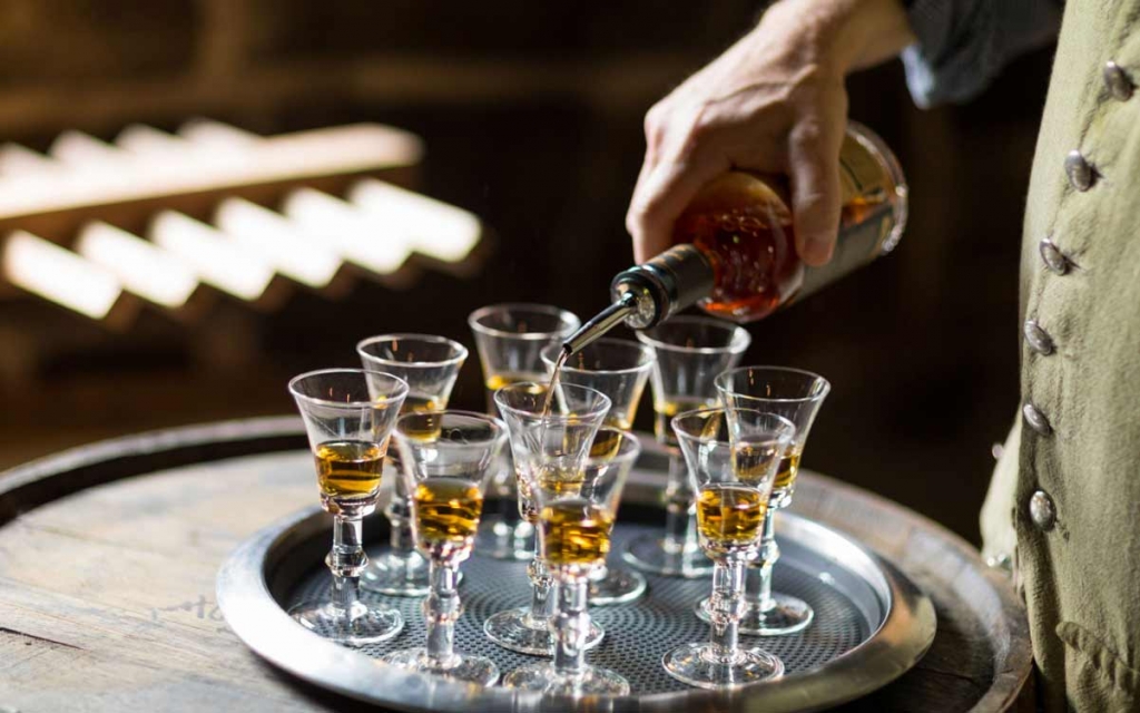 whiskey_pour.jpg