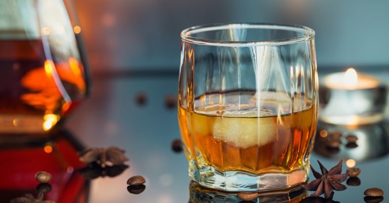 Winter-Drinking-Way-Less-Boring-with-These-Whisky-Cocktails-770x401.jpg