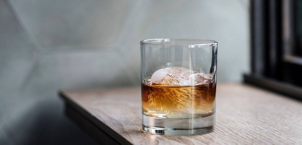 Bourbon_Vs_Whiskey_Vs_Scotch-1296x728-HEader.jpg