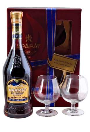 Коньяк АрАрАт Ахтамар 10 лет с бокалами 0.7 л