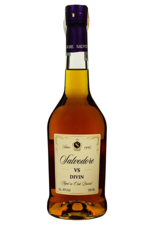 Бренди Divin Salvodore VS 0.5 л  фото Бренди Divin Salvodore VS 0.5 л