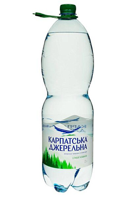 вода карпатська джерельна слабогазированная 2 л