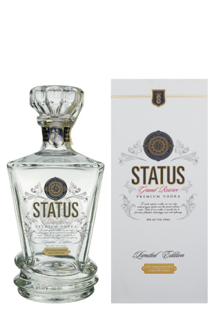 Водка Status Grand Reserve в коробке 0.7 л